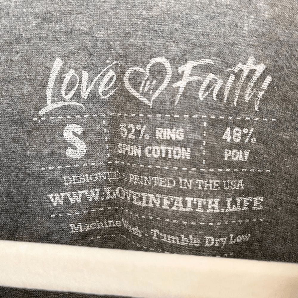 LOVE IN FAITH Tee Shirt With Flag Size Small Woman’s T-Shirt NWOT - Picture 4 of 9
